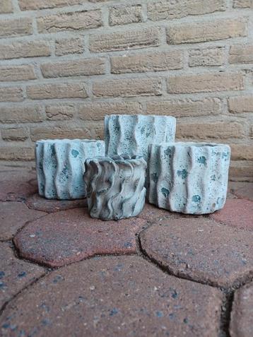 Set plantenpotjes Merk PTMD...Teab.  beschikbaar voor biedingen