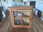 Klein brocante hoek vitrinkastje. Bv poppenkamer, muizenhuis, Minder dan 50 cm, Glas, Ophalen of Verzenden, Minder dan 100 cm