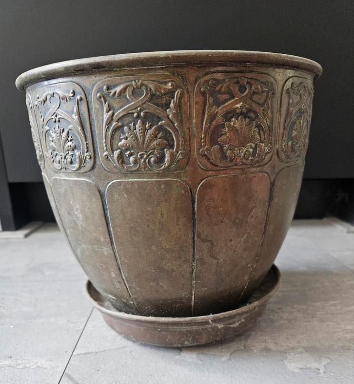Vintage Bloempot met Reliëf, Antiek en Kunst, Antiek | Woonaccessoires, Ophalen