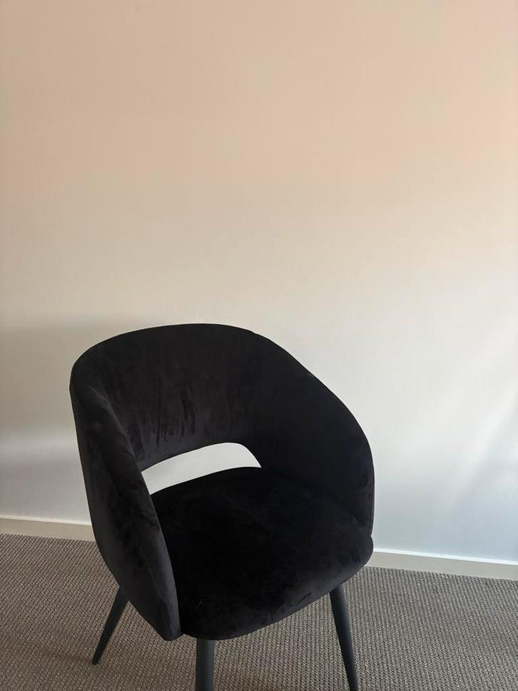 Zwarte stoel met zachte bekleding, Huis en Inrichting, Stoelen, Zo goed als nieuw, Eén, Stof, Zwart, Ophalen
