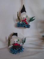 2 vintage kerstfiguurtje op dennenappel, Diversen, Kerst, Ophalen of Verzenden, Gebruikt