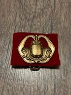 Baretembleem Nulli Cedo, Verzamelen, Ophalen of Verzenden, Overige soorten, Nederland, Embleem of Badge