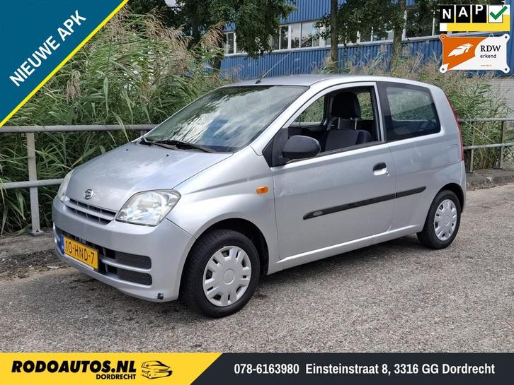 Daihatsu Cuore 1.0-12V 100th Anniv. Airco 64dkm ✅ Boekjes!, Auto's, Daihatsu, Bedrijf, Cuore, ABS, Airbags, Airconditioning, Metallic lak
