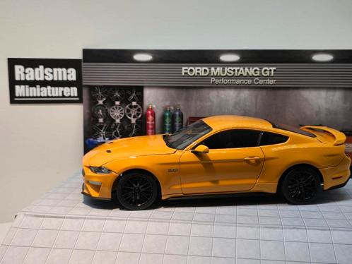 2019 Ford Mustang GT 5.0 Coupé Orange Fury - 1:18 DM diecast, Hobby en Vrije tijd, Modelauto's | 1:18, Zo goed als nieuw, Auto