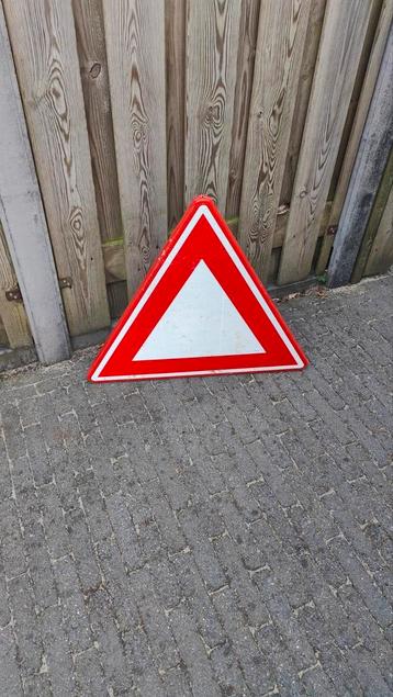 Verkeersbord - Voorrang  beschikbaar voor biedingen