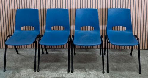 23 x kunststof kuipstoelen kantine horeca stoelen plastic, Huis en Inrichting, Stoelen, Zo goed als nieuw, Vijf, Zes of meer stoelen