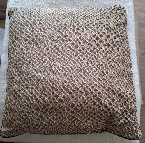 Mooie sierkussen in kleur bruin-beige/beige gemêleerd, Huis en Inrichting, Woonaccessoires | Kussens, Zo goed als nieuw, Beige