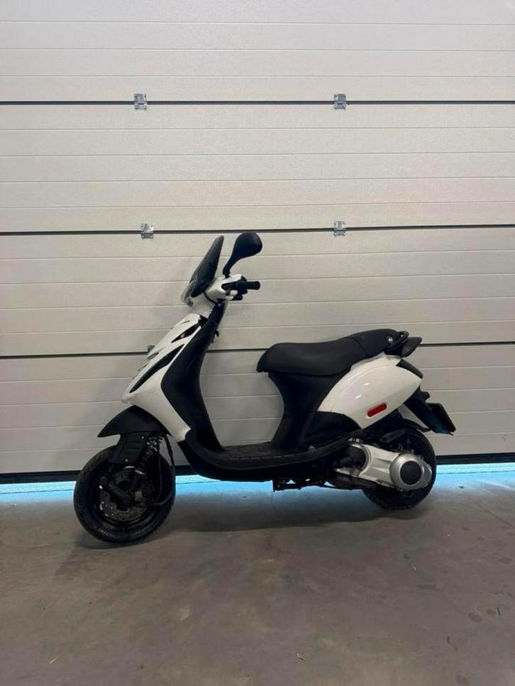 Zip 125cc 4 takt, Fietsen en Brommers, Brommeronderdelen | Scooters, Zo goed als nieuw, Piaggio, Blok, Ophalen of Verzenden