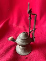 antiek bronzen olie lampje hoogte 17 cm, Antiek en Kunst, Ophalen of Verzenden, Koper of Brons