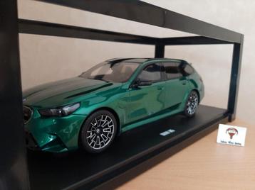 BMW M5 Touring 2024 Isle of Man Green - GT Spirit 1:18 beschikbaar voor biedingen