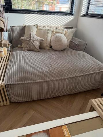 2 Chaise Lounges - Grote Loungebank - nieuwstaat - beige beschikbaar voor biedingen