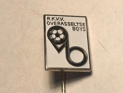 Emaille R.K.V.V. OVERASSELTSE BOYS VOETBALCLUB Speld (Wit/Zw, Verzamelen, Speldjes, Pins en Buttons, Zo goed als nieuw, Speldje of Pin