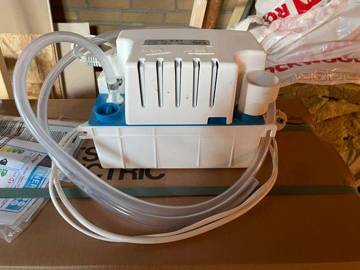 Sanibroyeur Sanicondens Pro pomp, Witgoed en Apparatuur, Onderdelen en Toebehoren, Zo goed als nieuw, Ophalen of Verzenden