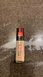 Nieuwe L’Oreal Paris foundation 145 beige rose, Overige kleuren, Gehele gezicht, Nieuw, Ophalen of Verzenden