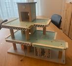 Houten garage, Kinderen en Baby's, Speelgoed | Houten speelgoed, Ophalen of Verzenden, Gebruikt