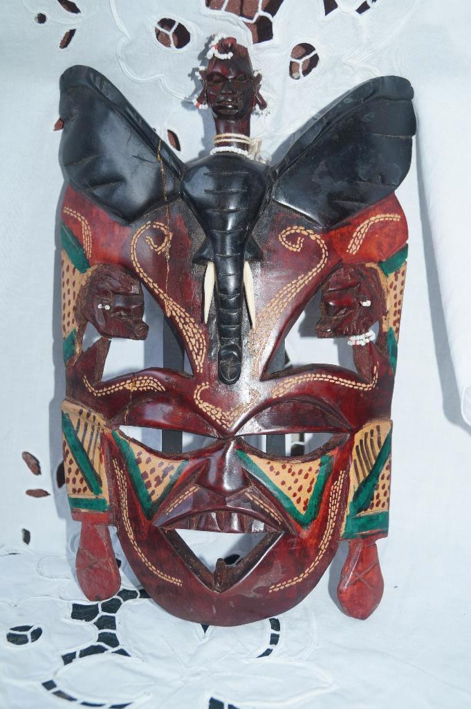 Masker van hout uit kenia handgemaakt diverse maten masker, Antiek en Kunst, Kunst | Beelden en Houtsnijwerken, Ophalen of Verzenden