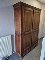 Antieke eiken kast met uitschuifbare kleerhangers.40 cm diep, Ophalen