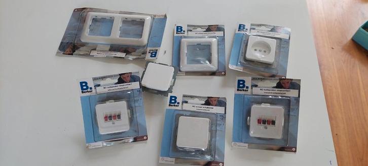 Berker schakelmateriaal M2 polarwit, Doe-het-zelf en Verbouw, Elektra en Kabels, Nieuw, Stopcontact, Ophalen of Verzenden