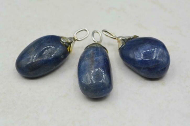 Saffier hangers AAA+ kwaliteit (01), Verzamelen, Mineralen en Fossielen, Ophalen of Verzenden