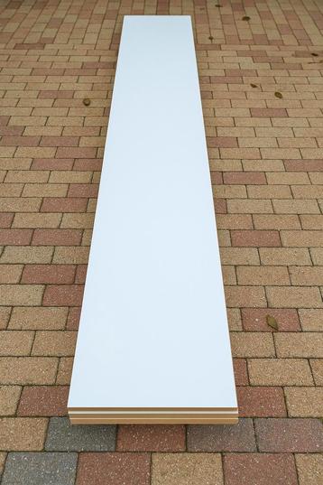  Gratis  MDF-platen 245x32x2 cm wit gegrond — nette staat beschikbaar voor biedingen