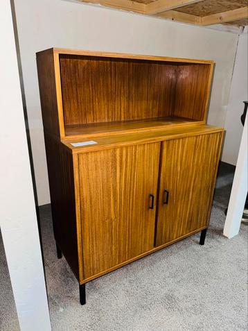 Vintage Simpla Lux kastje met twee deuren beschikbaar voor biedingen