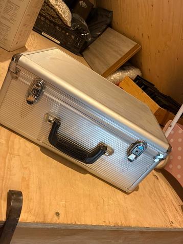 Aluminium Koffer met Vakken beschikbaar voor biedingen