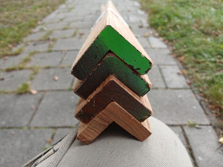 Merantie hoeklat 45x 45mm NIEUW, Doe-het-zelf en Verbouw, Plinten en Afwerking, Nieuw, Lijsten, 250 cm of meer, Ophalen