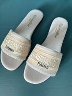Slippers maat 37 - NIEUW - grijs - beige, Slippers, Nieuw, Ophalen of Verzenden, Grijs