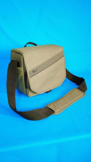 Lowepro Messenger Style Camera Bag | Earthy | Khaki beschikbaar voor biedingen