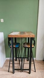 Hoge bartafel met 2 bijpassende krukken, Ophalen, Zo goed als nieuw