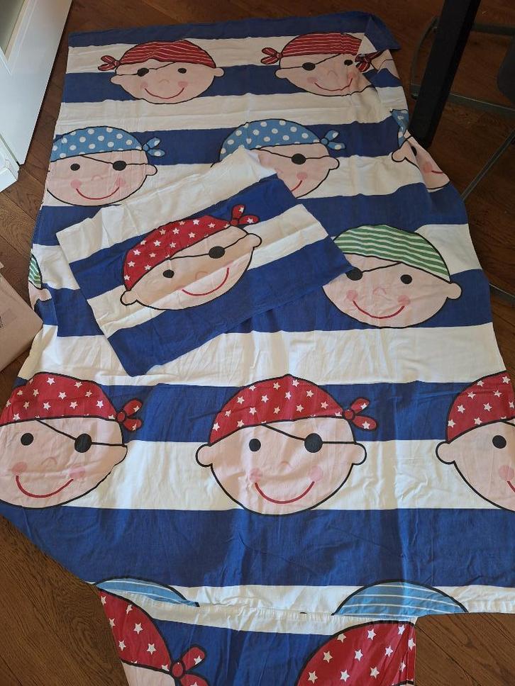 1-persoons dekbedovertrek + kussensloop piraat, Kinderen en Baby's, Kinderkamer | Beddengoed, Gebruikt, Dekbedovertrek, Overige kleuren