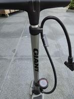 Giant fietspomp met drukmeter, Fietsen en Brommers, Fietsaccessoires | Fietspompen, Ophalen, Drukmeter, Gebruikt