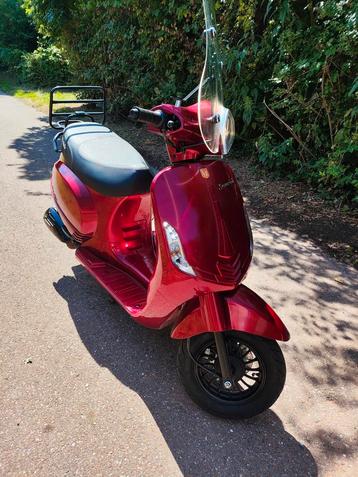 Vespa look scooter gele plaat agm, btc, la souris, 2500km! beschikbaar voor biedingen