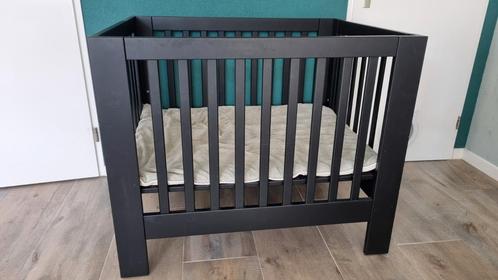 Kidsmill Alaska zwarte box, Kinderen en Baby's, Boxen, Gebruikt, In hoogte verstelbaar, Boxkleed, Ophalen