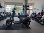 vespa sprint GRIJS zwart E4 BJ 2018  45KM, Fietsen en Brommers, Scooters | Vespa, Ophalen, Overige modellen, Maximaal 45 km/u