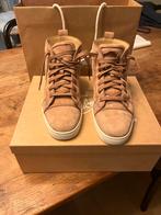 Christian Louboutin Suède Roze Maat 44, Christian Louboutin, Overige kleuren, Ophalen of Verzenden, Sneakers of Gympen