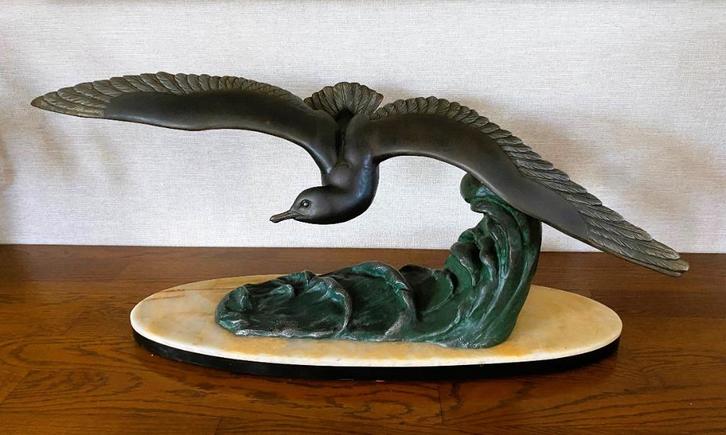 art deco beeld vogel in vogelvlucht, zee, golven meeuw marme, Antiek en Kunst, Kunst | Beelden en Houtsnijwerken, Ophalen