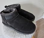 UGG classic mini maat 40, Kleding | Dames, Schoenen, UGG, Ophalen of Verzenden, Zo goed als nieuw, Grijs