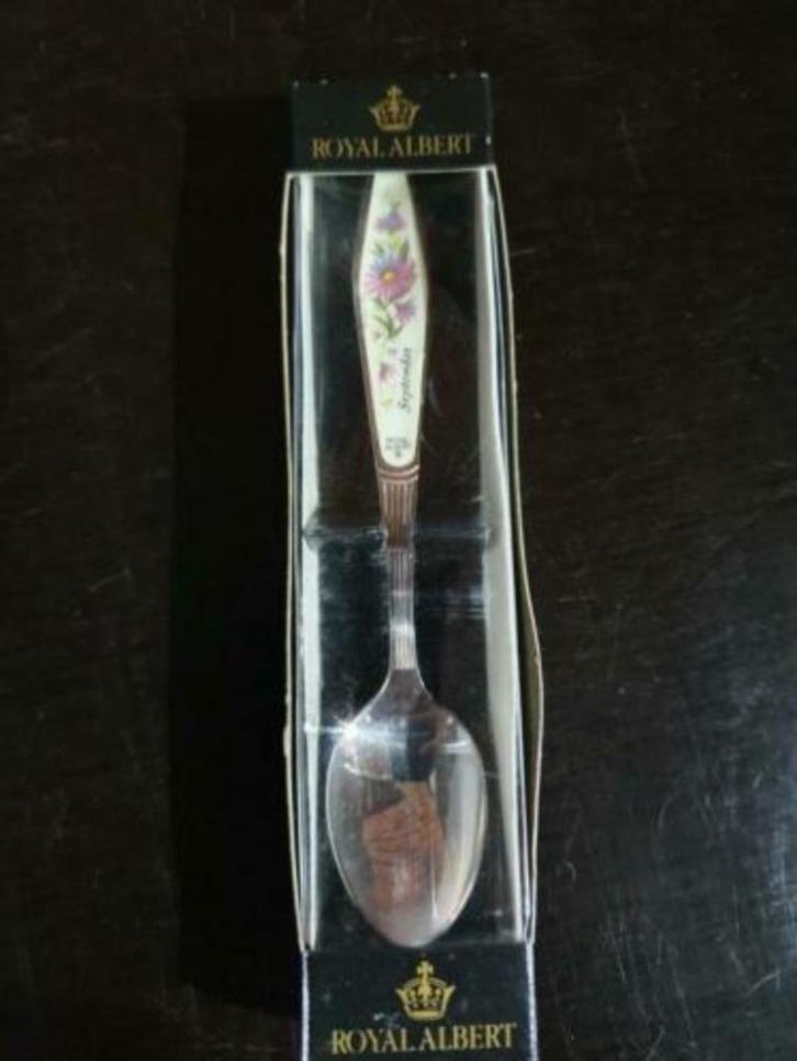Antiek origineel Royal Albert lepeltje "September" nieuw, Antiek en Kunst, Antiek | Bestek, Ophalen of Verzenden