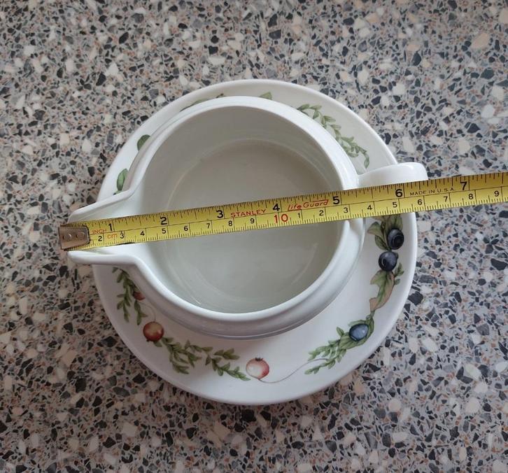 1 sauskom met schotel Marjolein Bastin J&G Meakin Wedgwood, Huis en Inrichting, Keuken | Servies, Zo goed als nieuw, Kop(pen) en/of Schotel(s)