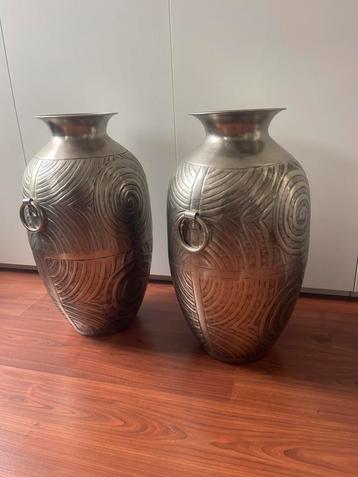 Zinken Vazen/Bloempotten - 54cm Hoog beschikbaar voor biedingen