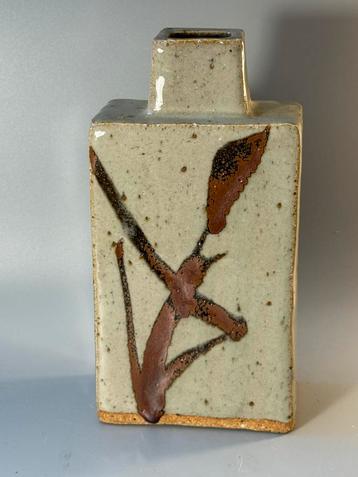 Oude Japanse steengoed vaas beschikbaar voor biedingen