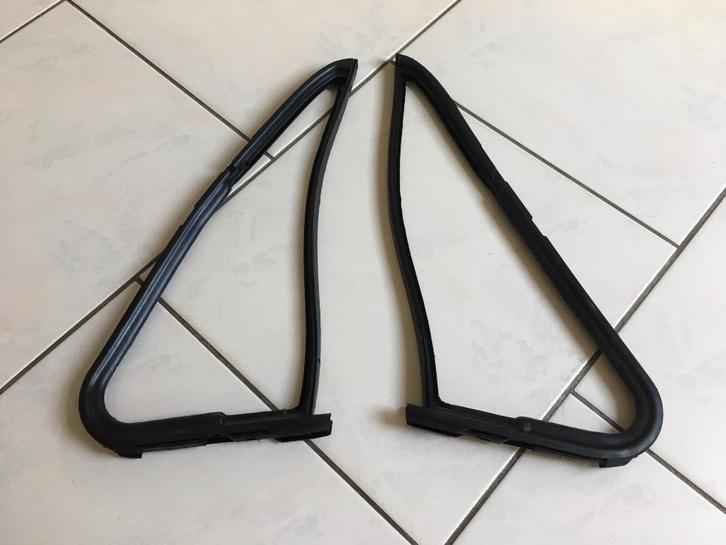 Te koop driehoekraamrubber set (78+) Dodge w200 d200, Auto diversen, Overige Auto diversen, Ophalen of Verzenden