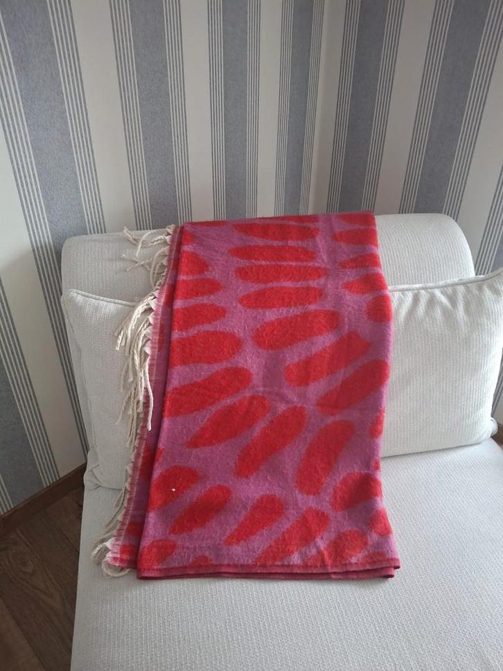 Azura Plaid / Kleed / Deken - Roze & Rood, Huis en Inrichting, Woonaccessoires | Plaids en Woondekens, Zo goed als nieuw, Ophalen of Verzenden