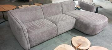 Hoekbank met lounge Showroommodel Nu €650! Bezorgen 25,- beschikbaar voor biedingen