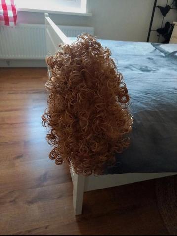 Pruik krullen Blond/bruin beschikbaar voor biedingen