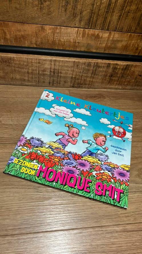 Monique Smit - 2 Kleine Kleutertjes CD+Boek, Boeken, Kinderboeken | Kleuters, Zo goed als nieuw, Ophalen of Verzenden