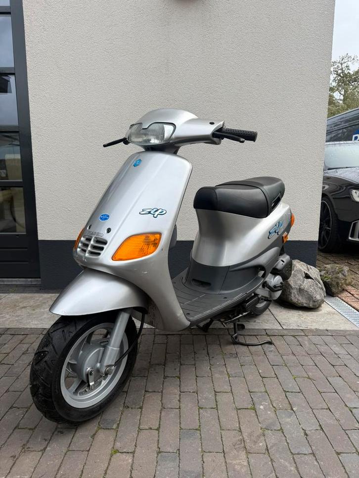 ⭐️Piaggio zip 2t type Brom Zilvergrijs NIEUWSTAAT⭐️, Fietsen en Brommers, Scooters | Piaggio, Zo goed als nieuw, Zip, Benzine