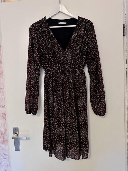Haily’s bloemenjurk met gouddraad maat L, Kleding | Dames, Jurken, Zo goed als nieuw, Maat 42/44 (L), Bruin, Onder de knie, Verzenden