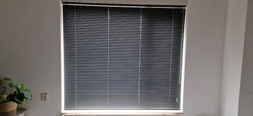 Te koop jaloezie beschikbaar voor biedingen